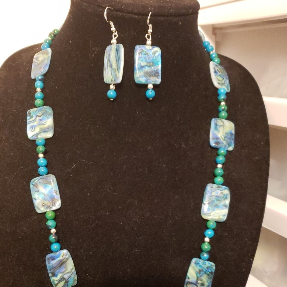 Necklace earrings